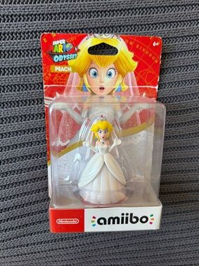 Peach Bride / Mario Nintendo collectible